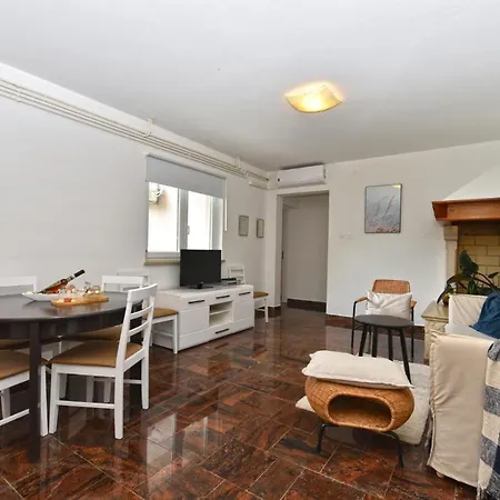 בית נופש House Marica 1887 *